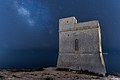 Torre della Valle di Zurrico e isola di Filfla sullo sfondo