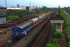 駅を通過する莒光号