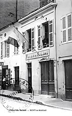 Foyer du soldat, 23 rue Frédéric-Bastiat. Inauguré par le maire, Ernest Daraignez le 12 octobre 1913 sous les auspices de la section Montoise de la lutte antialcoolique, il permettait aux militaires de se détendre les jours de permissions et d'écrire à leurs proches.