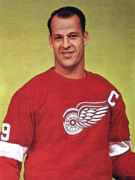 Gordie Howe, peterostruki najbolji strijelac, među deset najučinkovitijih igrača u 21 uzastopnoj sezoni.