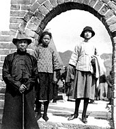 Линь Хуэйинь со свёкром Лян Цичао на Великой китайской стене