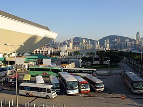 香港體育館外的旅遊巴停車場