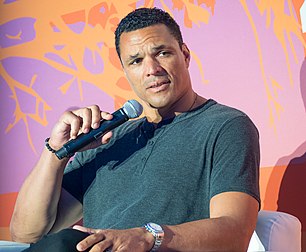 Tony Gonzalez, joueur de football américain. (définition réelle 4 152 × 3 414)