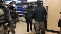 2019年11月3日晚上8時30分左右，防暴警員衝入車站制服多人
