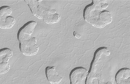 瑞士干酪地形特写，由火星全球探勘者号拍摄。