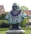 Buste Johan van Oldenbarnevelt door August Falise (Stedelijk Gymnasium Johan van Oldenbarnevelt)