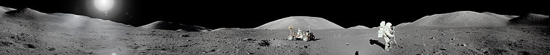 Panorama de la Lune lors d'Apollo 17.