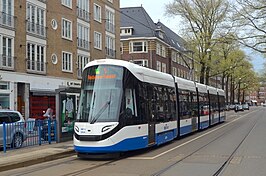 Lijn 5 met 15G-tram in de Beethovenstraat.