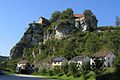 Burgberg mit Burg Pottenstein und Häusern der Stadt Pottenstein aus Richtung Südsüdosten