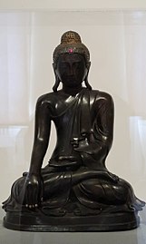 Sitzender Buddha berührt die Erde, Birma oder Myanmar, Bronze und Glas, 19. Jahrhundert.