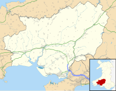 Mapa konturowa Carmarthenshire, blisko centrum na lewo znajduje się punkt z opisem „Carmarthen”