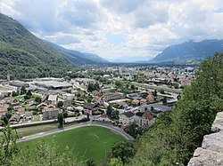 Vue générale de la combe de Savoie depuis la cité médiévale de Conflans au-dessus d'Albertville.