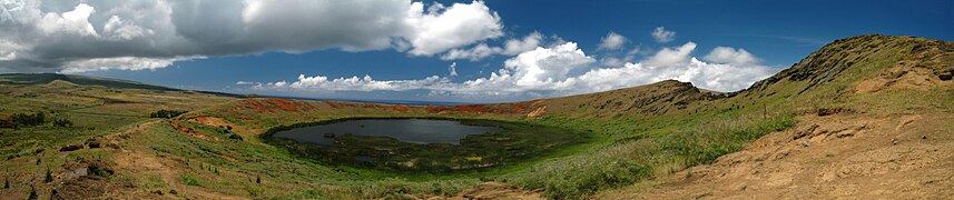 Le cratère du Rano Raraku.