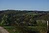 Hahnenkopf (Mitte), eine Nebenkuppe des Staufen (links), von Süden