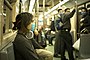 由于H1N1流感大流行疫潮，乘坐地铁的墨西哥城市民在途径疫区时佩戴口罩。
