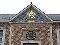 Fronton met wapenschild van het Oud-gemeentehuis van Zonhoven