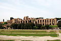 À droite, la structure de soutènement de la Domus Severiana.