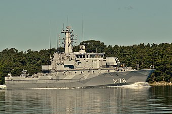 HMS Ven (M76) utanför Ornö i juni 2015.