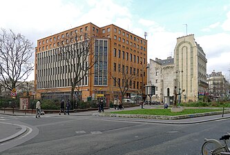 Boulevard de Magenta au niveau du square Alban-Satragne.