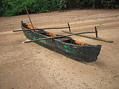 Piroga sulla spiaggia di Sohoa