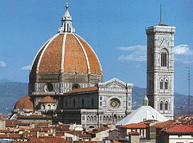 La catedral de Florencia (1296-1418), Italia, tiene un campanile independiente y la cúpula más grande construida antes del siglo XIX.