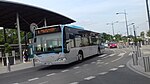 a Transdev-Büss vor’m Bààhnhoofsgebäi