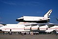 De Boeran bovenop een Antonov An-225 tijdens de Paris Air Show in 1989