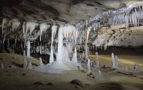 Stalaktyty, stalagmity i stalagnaty