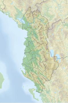 Mapa konturowa Albanii, blisko centrum u góry znajduje się punkt z opisem „miejsce bitwy”