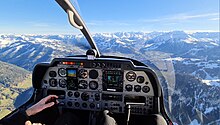 Cockpit d'un Robin DR400 en vol au-dessus de Château-d'Œx, Suisse