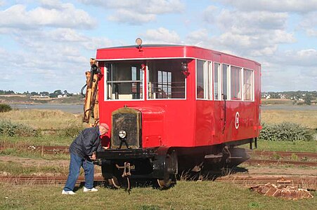 L'autorail De Dion-Bouton JM4 no 11 en démonstration sur le site de l'association des chemins de fer des Côtes-du-Nord (ACFCdN).