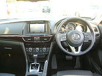 Interior (pre-facelift)