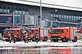 Twee autopompen van de DBDMH (links) en een voertuig van Vilvoorde (rechts in het oranje)