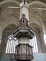 Kanzel mit Schall­deckel in der St.-Jakobi-Kirche in Stralsund