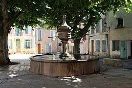 La fontaine de la place de Verdun.