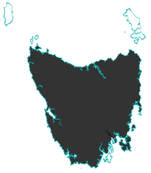 A cairt wi ane muckle island (Tasmainie) and twa smawer islands north o it. Aw o Tasmainie is colourit in, but the watters and smaw islands isna; the Tasmainien deil disna bide thare.