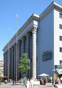 Le Stockholms Konserthus, salle de concert de Stockholm (Suède). (définition réelle 840 × 1 120*)