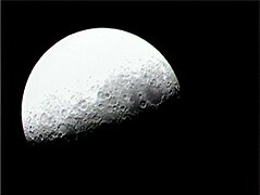 Una altra fotografia feta amb una càmera de llum visible de la Lluna feta durant l'assistència gravitatòria.