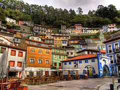 Cudillero, un "pueblo de colores" pesquero asturiano.
