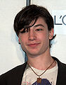 Ezra Miller interpreta Tucker Bryant