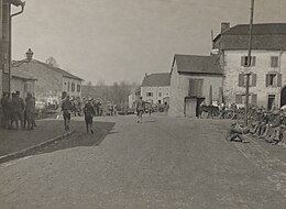 Compagnie M du 167e régiment d'infanterie américain au repos, 10 mars 1918 au village[117]