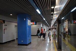 The side platform for Hongqiao Railway Station or Hangzhong Road-bound Line 10 trains at Songyuan Road station