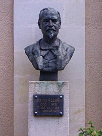 Busto de Gaston Allard..