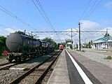 貨物列車運行時代のホーム。右手に焼失前の旧駅舎が見える。（2006年10月）