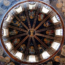 Freska u kupoli na kojoj je u središnjem medaljonu prikazana Bogorodica, dok su okolo prikazani njeni preci, manastir Hora.