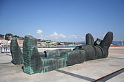 Escultura do Atlante en Sanxenxo.