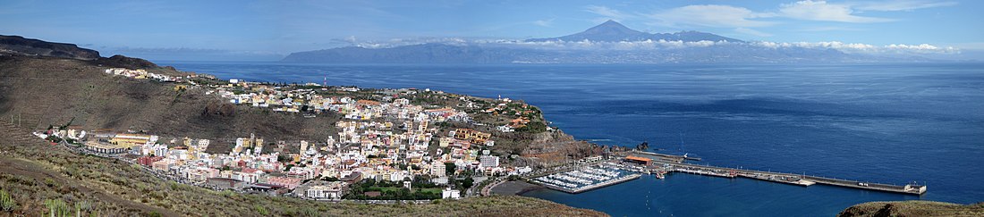 San Sebastián de La Gomera, Tenerife y Teide al fondo