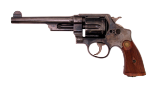 Smith and Wesson .44 Hand Ejector 1st Model "New Century", calibrado para el .455 Enfield y con marcajes ingleses, utilizado por las Fuerzas Armadas inglesas durante la Primera Guerra Mundial.