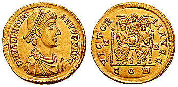 Solidus des Valentinian II. Auf der Rückseite werden Valentinian und Theodosius I. als siegreich dargestellt.