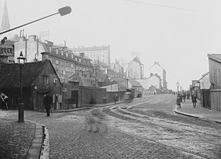 Stora Träskgatan i höjd med kvarteret Italien större, 1895.